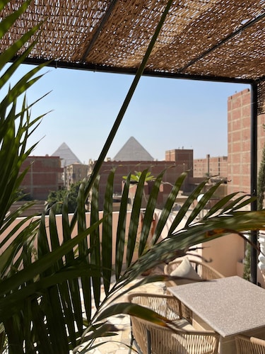 King Badr pyramids inn