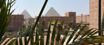 King Badr pyramids inn