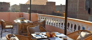 Outdoor dining - King Badr pyramids inn (Giza)