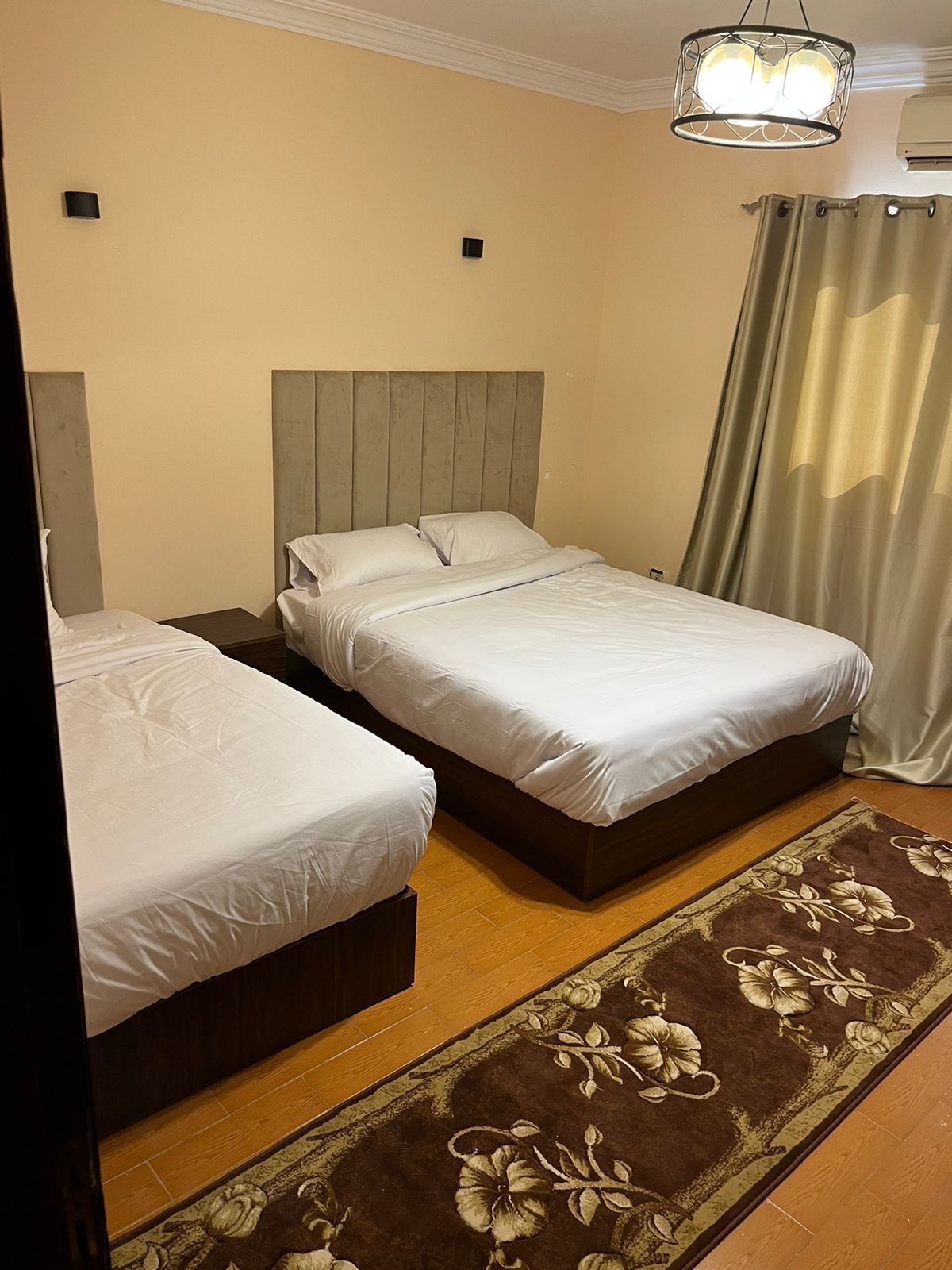 Foto - King Badr pyramids