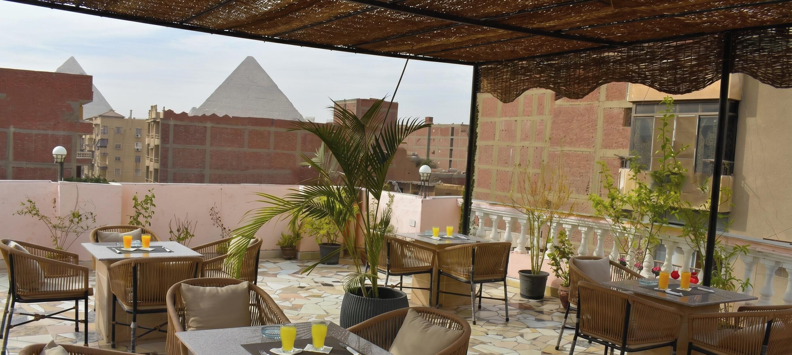 Foto - King Badr pyramids