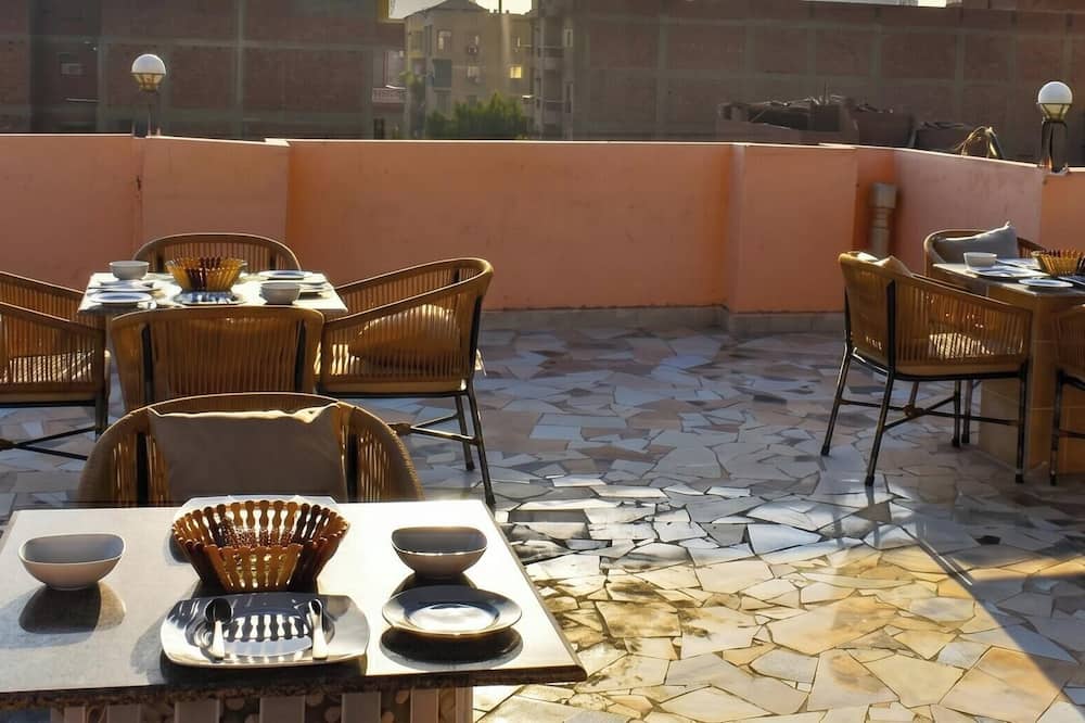King Badr pyramids inn