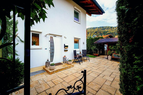 Terrace/patio - Cato Ferienhaus "das Bergdomizil im Naturparadies Kiefersfelden" (Kiefersfelden)