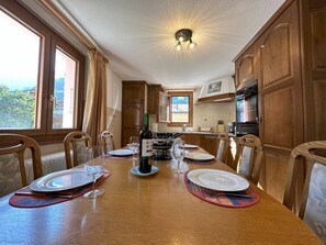 Dining - Perfect Mountain Condo - 4 Valleys - Swiss Alps (Beuson)