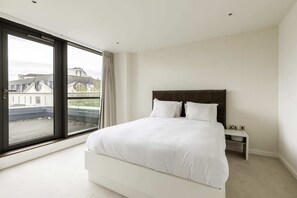 Basic Apartment, Multiple Beds | 4 bedrooms, laptop workspace, iron/ironing board, bed sheets - Beautiful 4 Bed Abode Near Imperial Wharf (London)