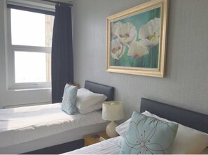 Standard Twin Room - The Edelweiss Guest House (Douglas)