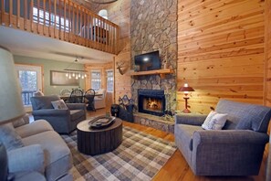 TV, fireplace, video games, offices - Hayden’s Hideaway - View, hot tub, game room, fun! (Blairsville)