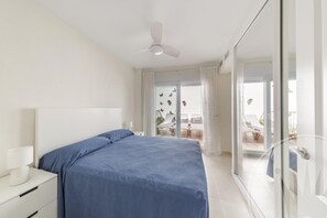3 habitaciones, tabla de planchar con plancha, wifi y ropa de cama 