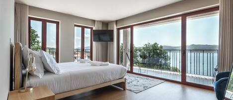 Habitación doble Premium | Cortinas blackout, tabla de planchar con plancha y wifi gratis