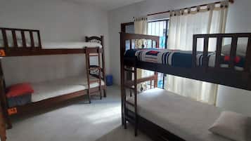 Dormitorio compartido básico, dormitorio mixto | 1 dormitorio y wifi gratis