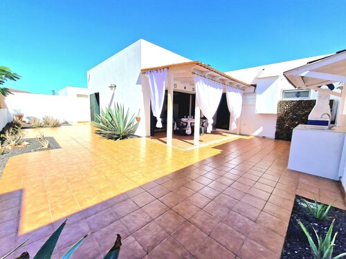 Casa Kody - with BBQ, Fiber optic, private parking and silence.