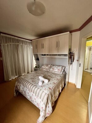 4 bedrooms, WiFi, bed sheets