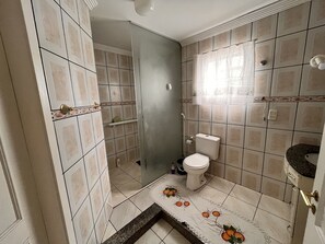 Shower, hair dryer, bidet, towels - Triplex 5min Jardim Botânico (Capão da Imbuia Curitiba)