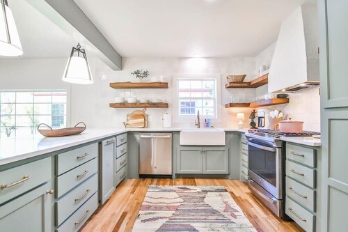 Tranquil Terrace - 2BR 2BA - Walk to Tech