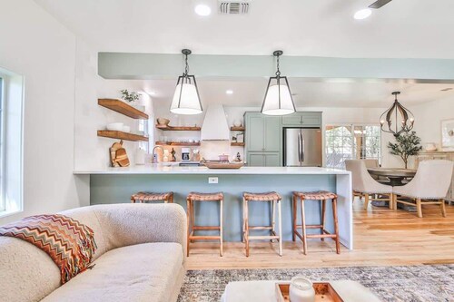 Tranquil Terrace - 2BR 2BA - Walk to Tech
