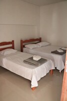 Quarto casal ou duplo básico | Wi-Fi de cortesia, roupa de cama