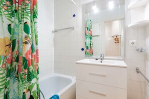 Bruser, hårtørrer, håndklæder
