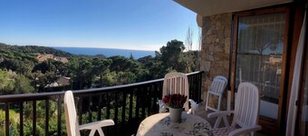 Apartment 'Corinna' with Sea View, Private Terrace and Wi-Fi