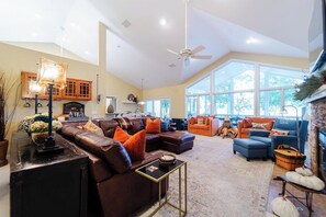 Table tennis - Golf course home for family, friends and fun! (Hot Springs)