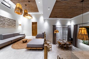 En 74-centimeters Flatskjerm-TV med digitale kanaler