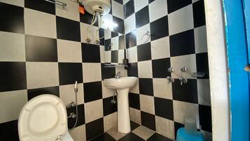 Basic Room | Bathroom