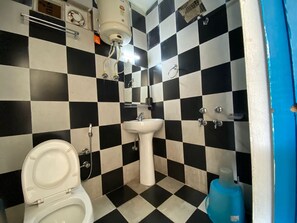 Bathroom - Hostel Hikers World (Dharamshala)