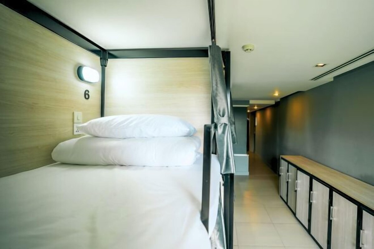 WiFi (free), bed sheets