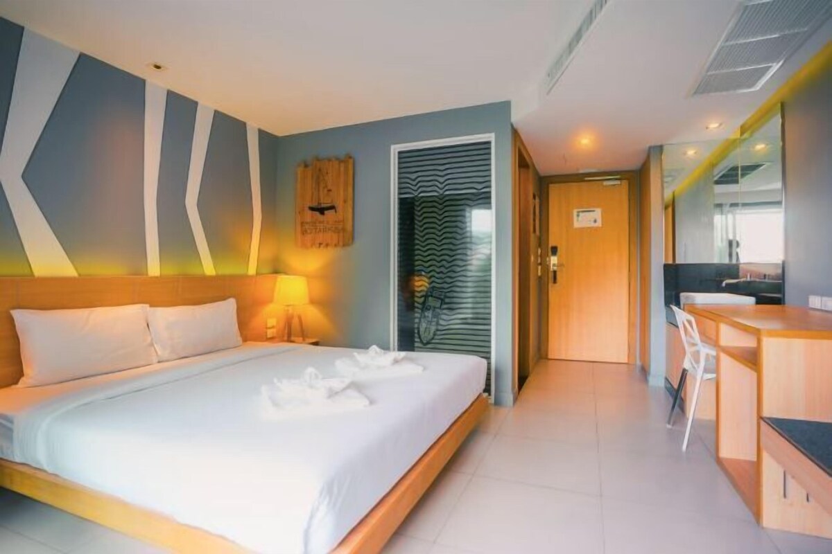 WiFi (free), bed sheets