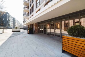 Exterior - Air-conditioned Studio with Parking | Close to Main Station (Kraków)