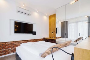 書桌、熨斗/熨衫板、Wi-Fi、床單