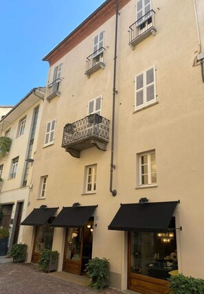 Exterior - Vittorio Emanuele (alba)