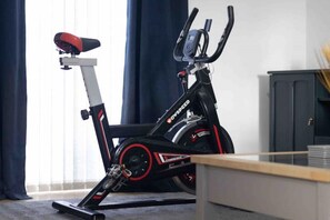 Fitness facility - 3 Bedroom House with Private Driveway (Coventry)