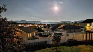 A residential area with houses, a clear sky, and a visible moon. - 5 Bedroom Home, 13 mins away from Skyline Drive (Waynesboro)
