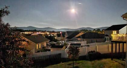 5 Bedroom Home, 13 mins away from Skyline Drive