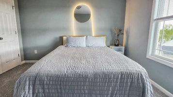 5 bedrooms, iron/ironing board, WiFi, bed sheets