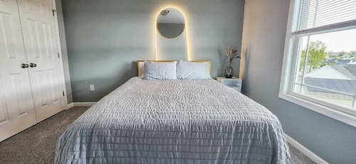 5 Bedroom Home, 13 mins away from Skyline Drive