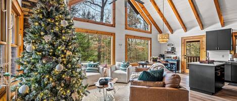 تلفزيون ذكي، مدفأة، ألعاب فيديو