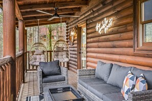 Terrace/patio - Stay cozy at one of our most loved cabins! (Sevierville)