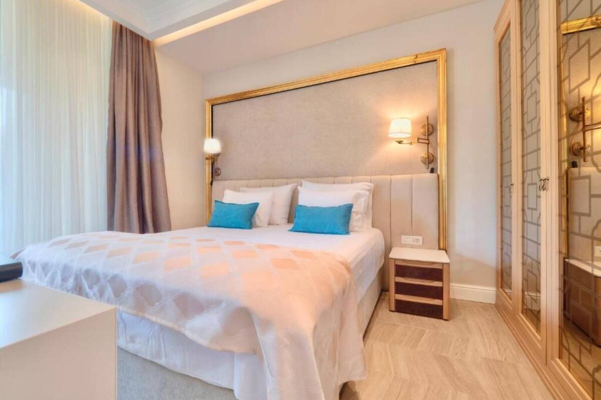 Premium bedding, desk, laptop workspace, free WiFi
