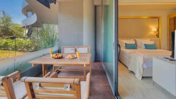 Deluxe Room | Terrace/patio - Apartments Perla Budva (Budva)