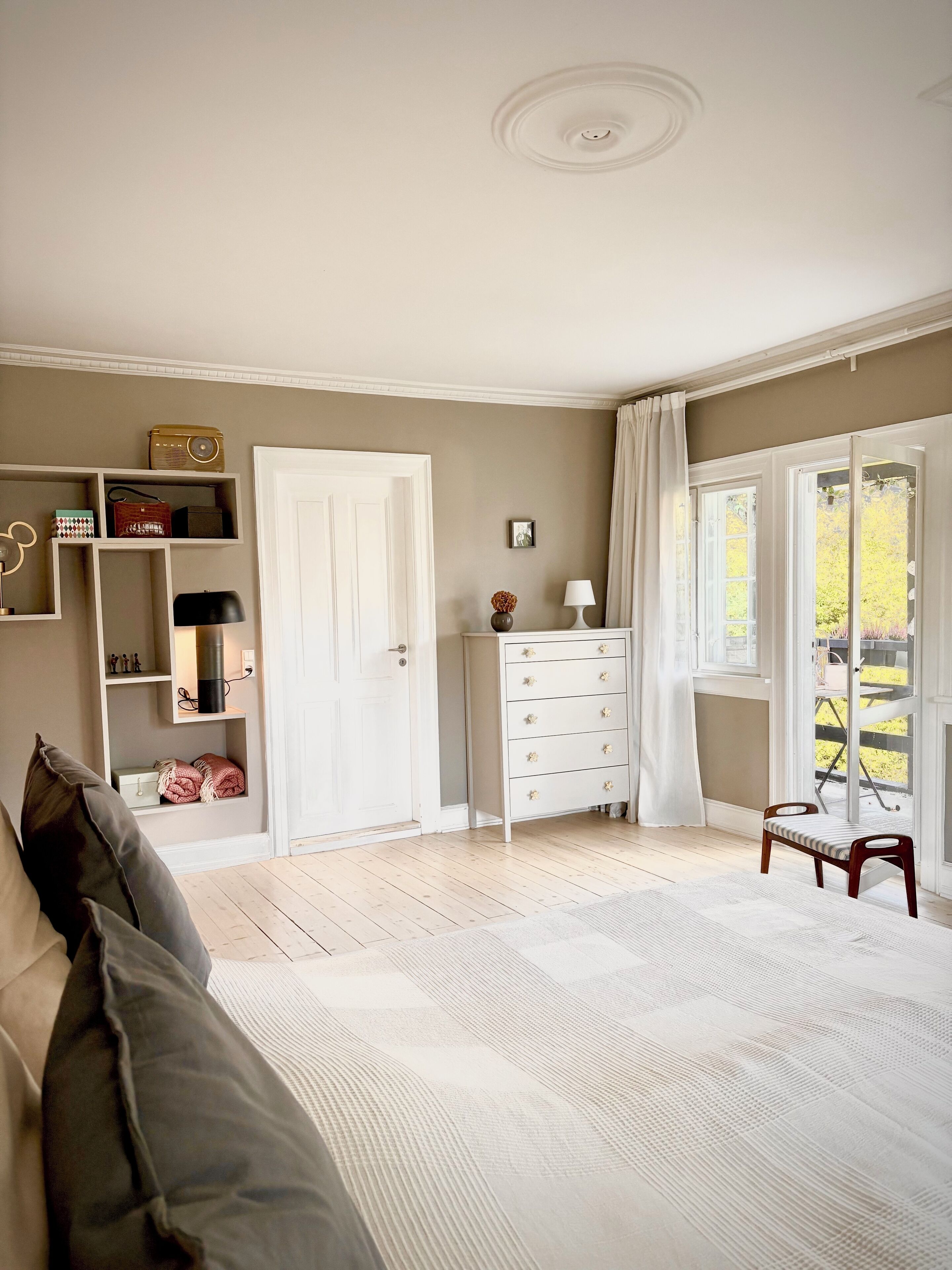 5 多间卧室、办公桌、熨斗/熨衣板、旅行婴儿床