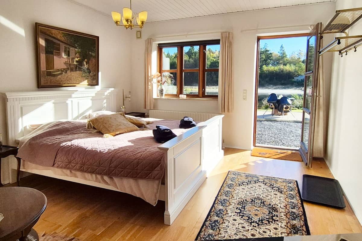 Estudio romántico, cocina, vistas al lago | Ropa de cama de alta calidad y colchones con acolchado adicional