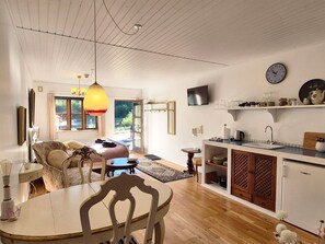 Studio Romantique, cuisine, vue lac