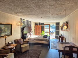 Romantic Studio, Kitchen, Lake View | Premium bedding, pillowtop beds, individually decorated