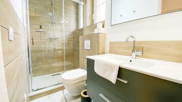 Bruser, hårtørrer, håndklæder