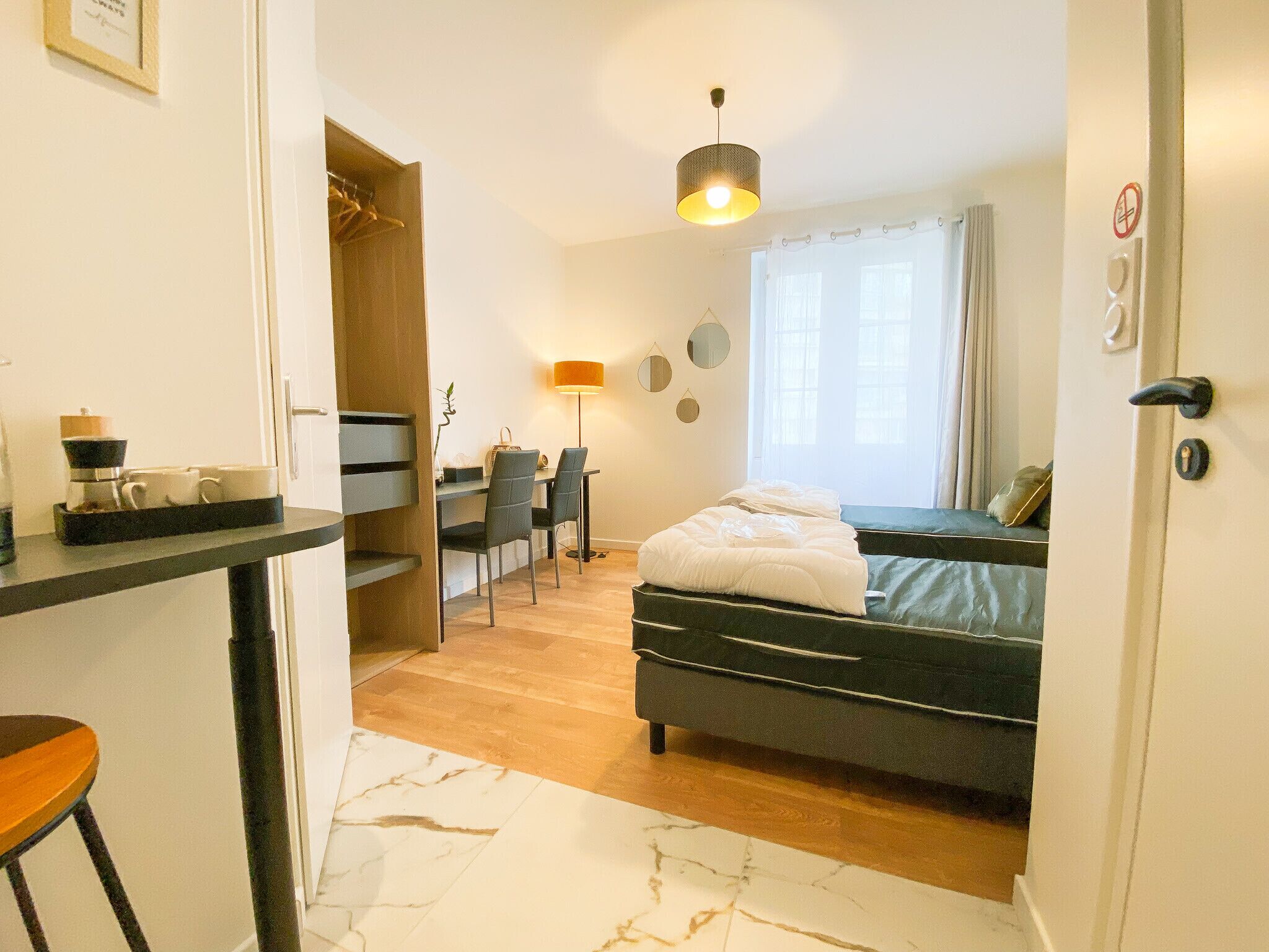 1 slaapkamer, een strijkplank/strijkijzer, wifi, beddengoed