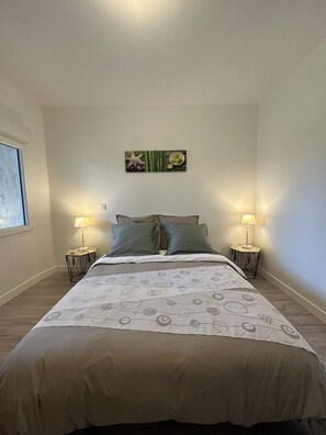 4 Schlafzimmer, Schreibtisch, Bügeleisen/Bügelbrett, Reisekinderbett