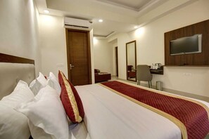 Premium Room | 1 bedroom, soundproofing, free WiFi - Hotel La Mirage (Noida)