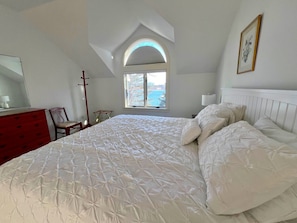4 bedrooms, desk, iron/ironing board, WiFi - Pet Friendly Spacious Waterfront Home With A Deep Water Access Dock (2324) (Cotuit)