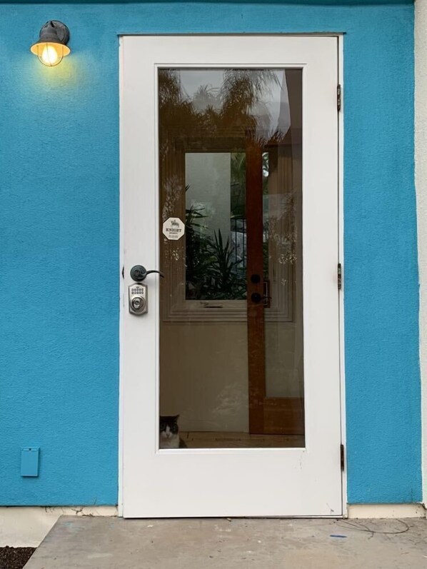 Exterior detail - Guest House in La Jolla Walk to Beach! (La Jolla)